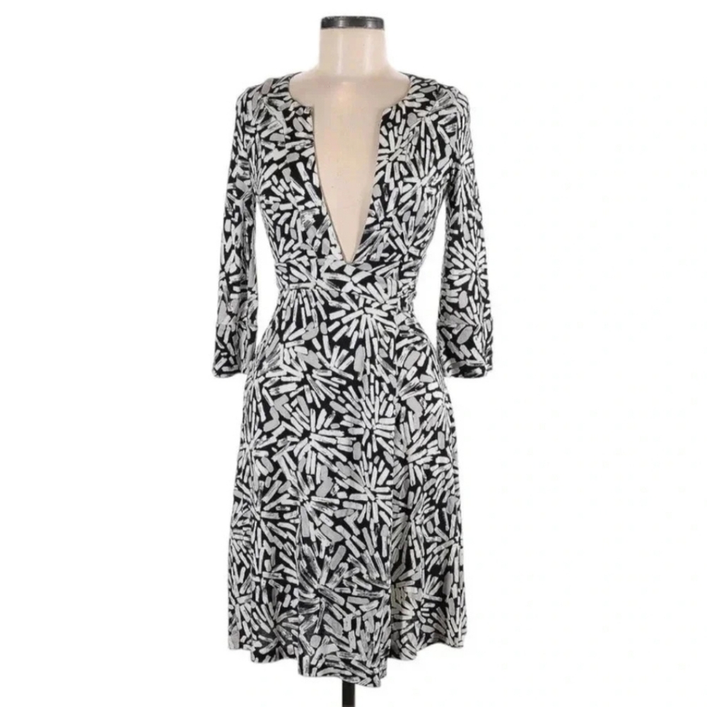 DIANE VON FURSTENBURG Melicent Wrap Dress - Picture 2 of 10